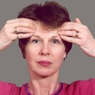 Göz etrafında oluşa kırışıklıklar için Yüz Yogası nasıl yapılır ?